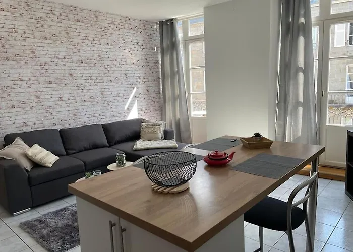 Dol De Bretagne : Appartement En Plein Centre