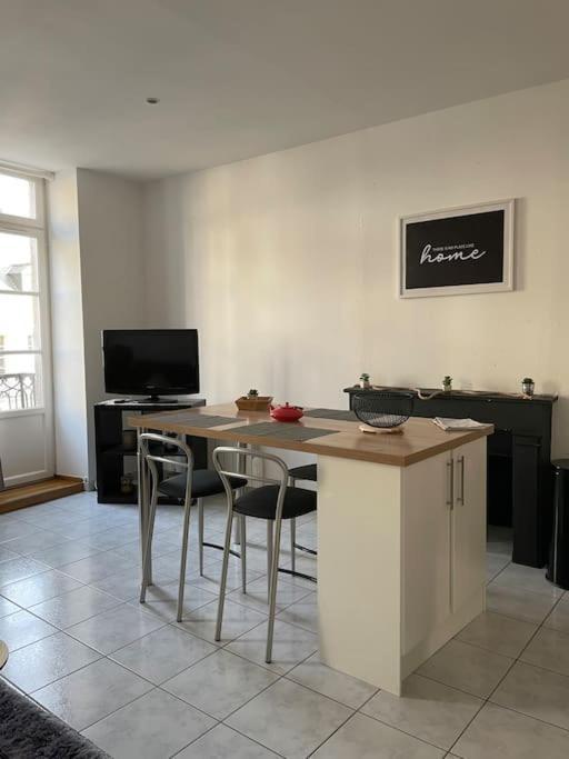 Dol De Bretagne : En Plein Centre Apartment Dol-de-Bretagne